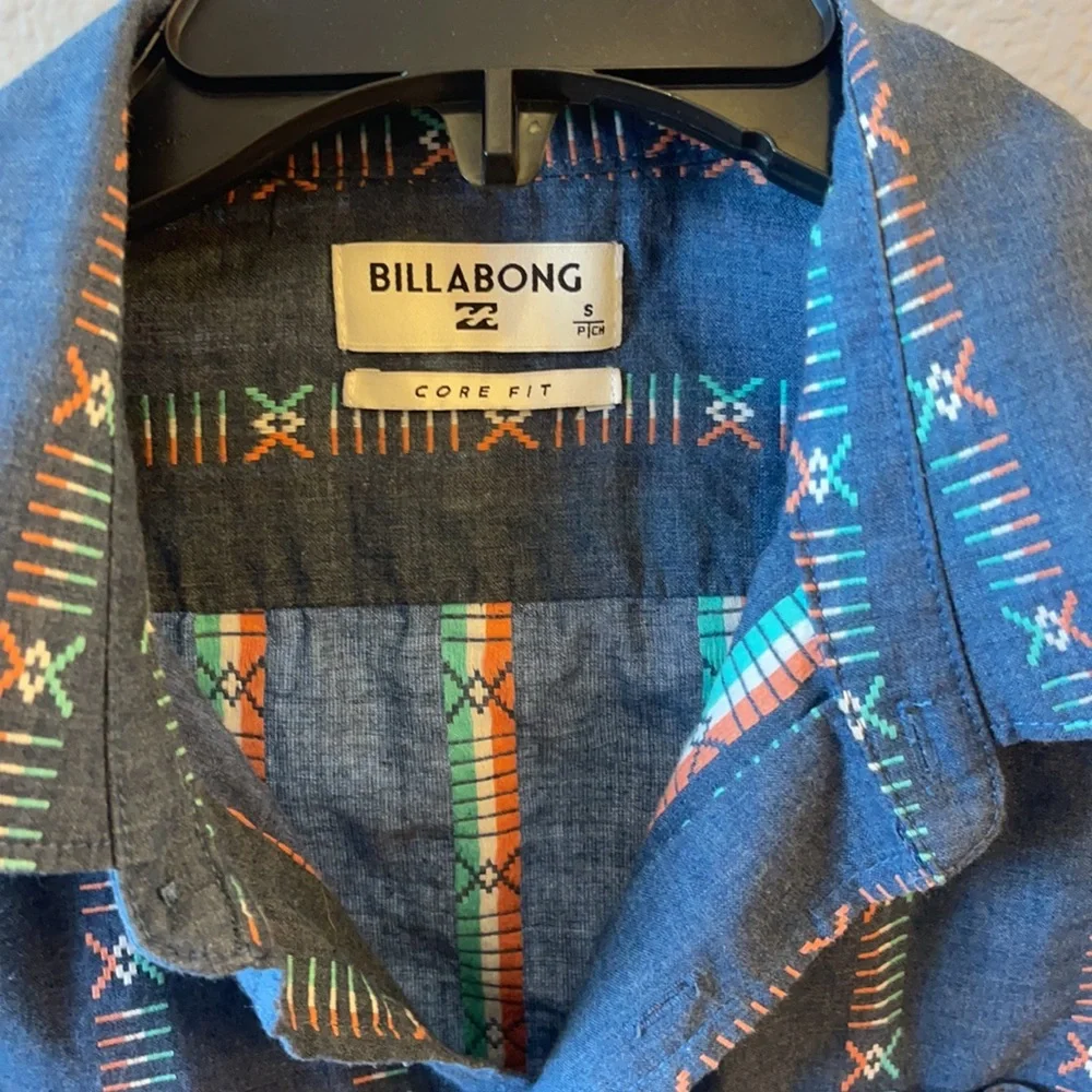 Billabong Short Sleeve Button-down Shirt EUC - Picture 2 of 4